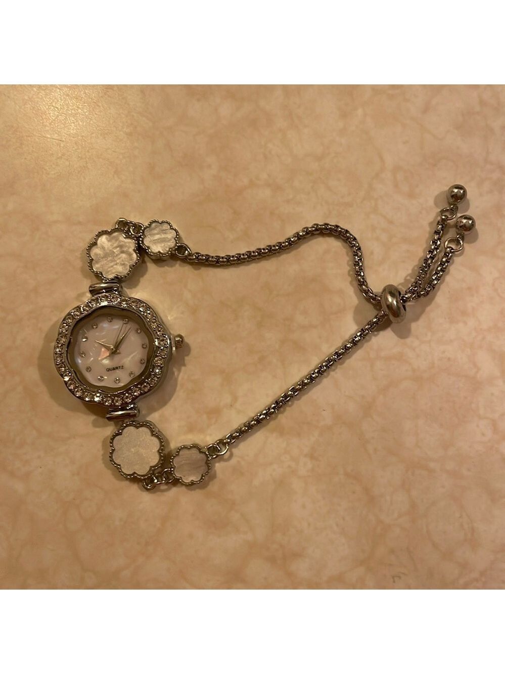 Watch, Woman’s, Niche Minimalist Temperament Flower Bracelet Watch, New - Picture 3 of 3